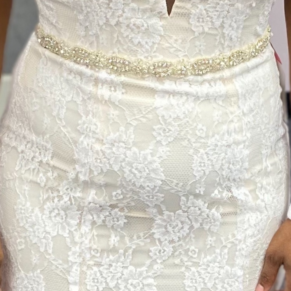 Brand new wedding dress belt. It has never been worn.